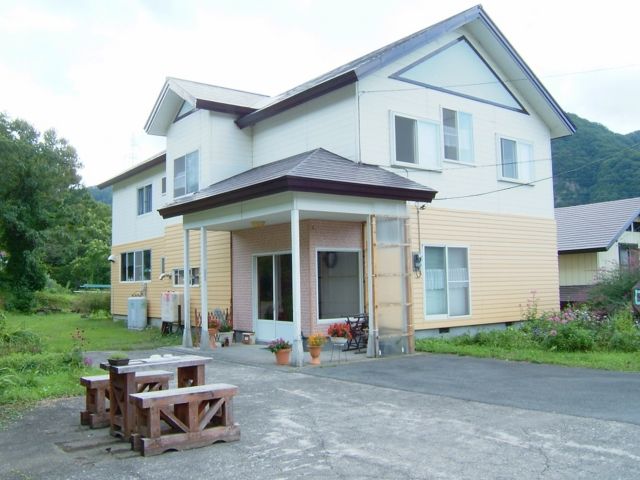 湯の小屋温泉　ロッヂ　雪割草